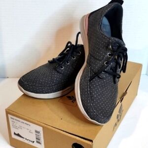 Reef women's black polka dotted tennis shoes EUC Size 7